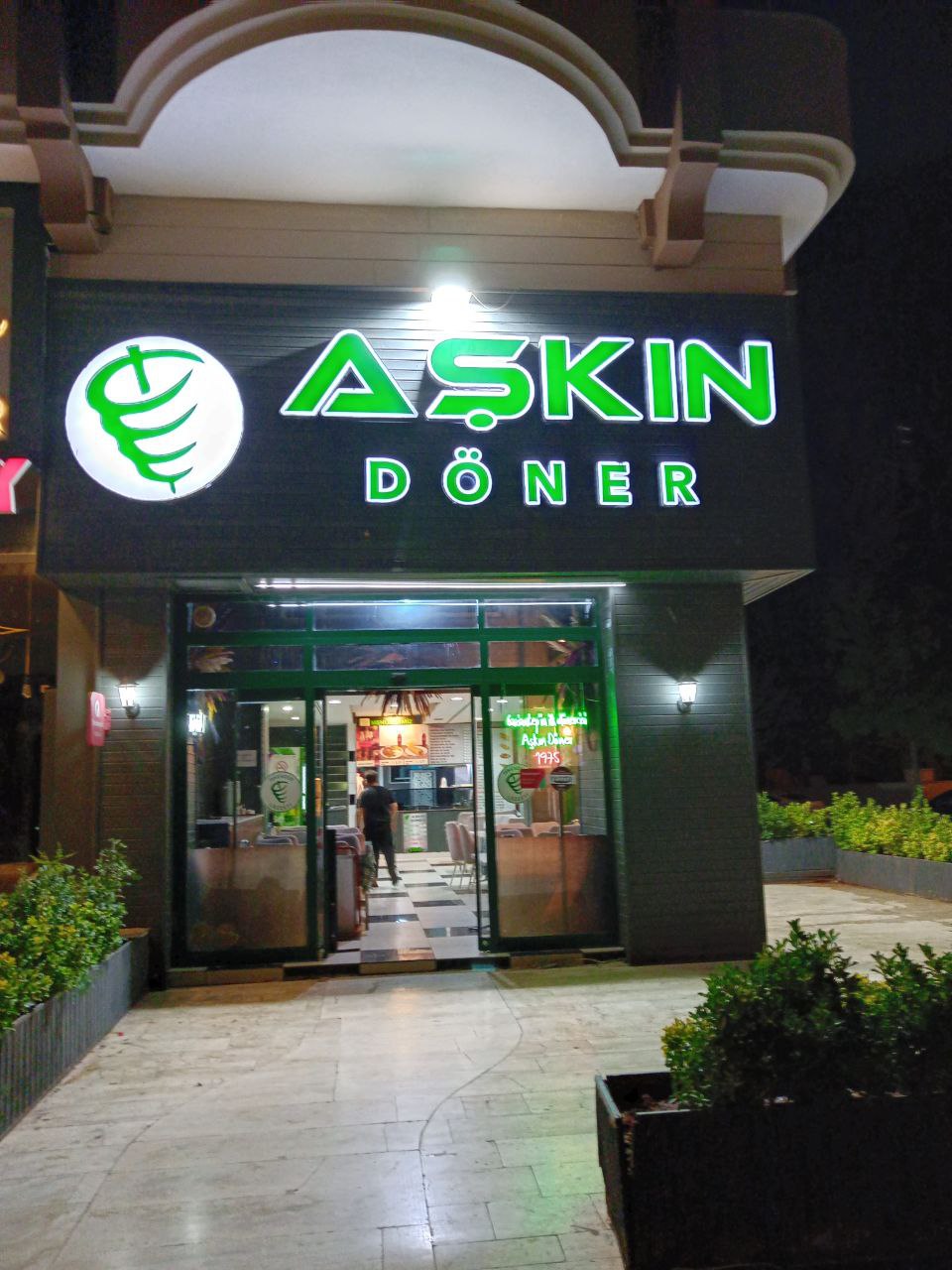 Aşkın Döner restaurant entrance at night